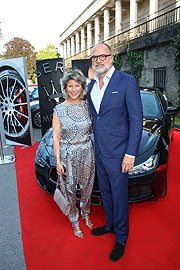 Kay Niehaus, Business Director bei Value Retail (Ingolstadt Village) kam mit Leonie Bechtold, Geschäftsführende Inhaberin Style-bergauf Berlin zur Movie Meets Media 2017 ins P1 - Jung-Schauspieler Luca Lombardo, Drehbuchautorin Lara J. Sanders, Moderatorin Barbara Osthoff bei der Movie Meets Media 2017 im P1 (©Foto:Martin Schmitz)